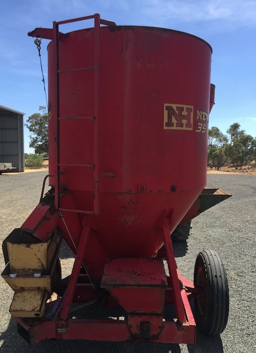 New Holland Hammer mill Mixer Farm Tender